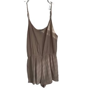 Forever 21 Taupe Romper Sz L‎